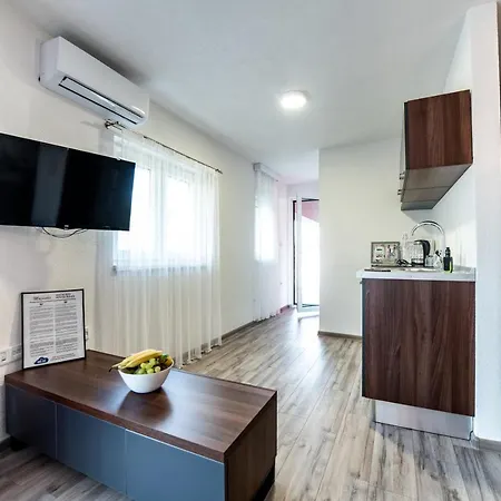 Guest house And Majestic *